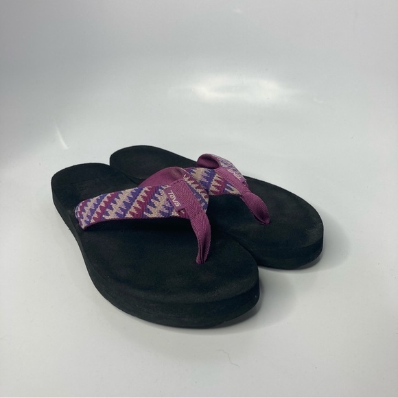 Teva flip flops size 7 - Picture 2 of 8